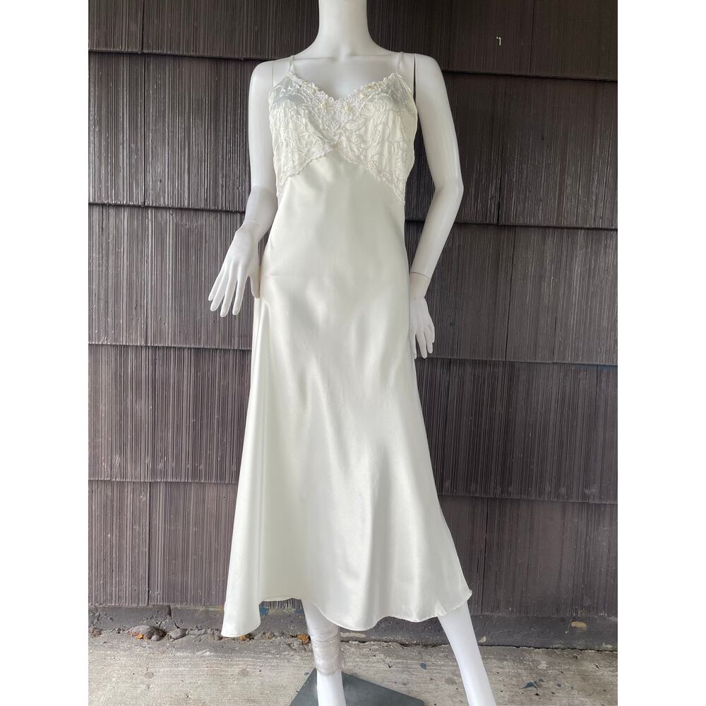 🔥Vintage Val Mode Off White Embroidered Beaded Silky Satin Nightgown Coquette L